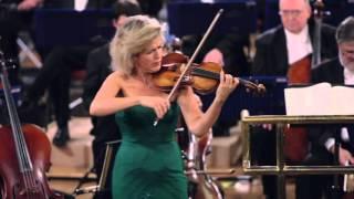 Anne-Sophie Mutter performs Bach