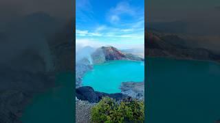 Озеро внутри вулкана Иджена: чудо природы #era #era_ays #indonesia #ijencrater #travel #иджен