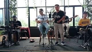 Yang Terdalam ( amatiran nyumbang lagu di cafe borobudur Jogja )