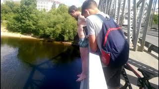 В Твери парень прыгнул со Староволжского моста в реку