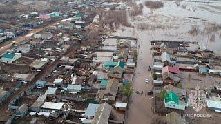 Ситуация с паводком в Оренбургской области усугубляется, в зону бедствия направлены еще спасатели