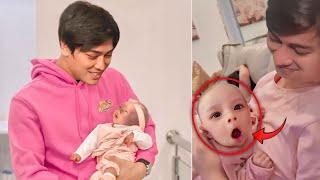 Papa Billar Gendong Baby Leshia Kayak Copy Paste, Lucu Dan Menggemaskan - Ekspresinya Jadi Sorotan