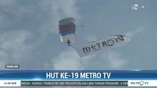 Pengibaran Bendera Metro TV di Ketinggian 10 Ribu Kaki