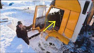 Грузовик в Арктике провалился под лед, как ведут себя водители и как спасают технику?