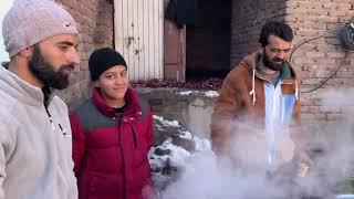 Kishtwar youths join hand to offer Shukrana (Thanks offering) to Almighty Allah for 1st snowfall