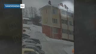 В Иванове рабочий упал с крыши многоквартирного дома при расчистке снега