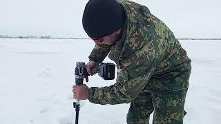 видео инструкция для начинающих,как правильно бурить лед  китайским шуруповертом  недорогими шнеками
