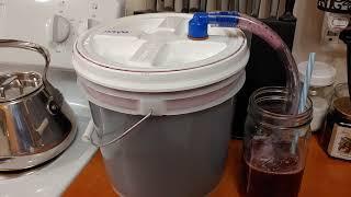 DIY airlock for wine