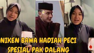 KABAR BARU NIKEN SALINDRY BAWA HADIAH UMROH KOTAK PECI SPESIAL PAK DALANG