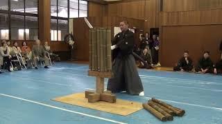 Tameshigiri master cuts tatami mat with little to no difficulty 