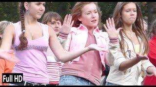 Young girls dancing in public (Flash Mob) Флешмоб, Котельники