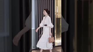 cewek cantik cina jepang korea jalan anggun elegan senyum simpul memukau memesona