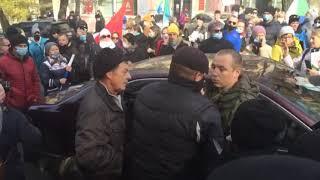 99 день протеста в Хабаровске часть 2. Поймали провокатора, который давил людей на дороге.