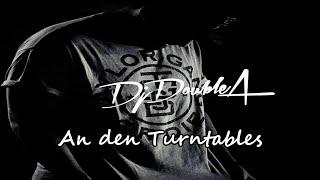 "DJ DoubleA an den Turntables"