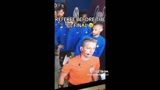 referee does devil's horn before the champions league final