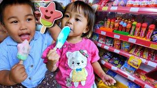 Vlog Rafisqy Makan Es Krim Karakter Spongebob, Patrick, Kakak Adik Rebutan Permen Yupi Main Ayunan