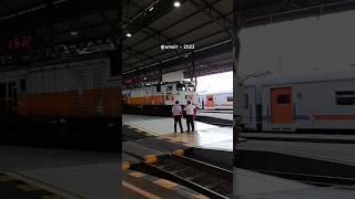 LHAA..., KOK BABLAS?, Kereta Argo Ketel Melintas Langsung Stasiun Purwokerto #shorts