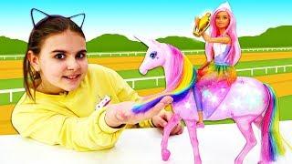 Барби наездница выиграла скачки! Розовая лошадь и Барби - Мультики для девочек