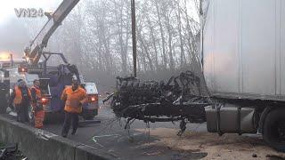 20.12.2021 - VN24 - Truck crashes into bridge pier - driver's cab torn off