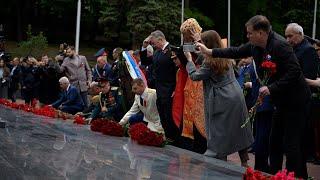 Губернатор возложил цветы к мемориалу «Вечный огонь» в Ставрополе