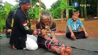 MBAH GIMBAL MELOLOSKAN DIRI JERATAN RANTAI!!!