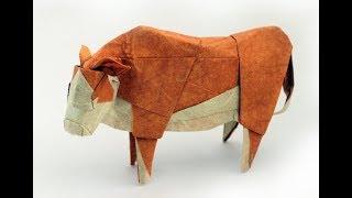 Origami cow by Roman Diaz