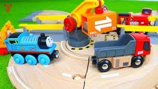 Wooden brio trains with Thomas the train - brio wooden railway 33208