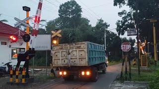 Palang Perlintasan Kereta Api Baru Plosorejo, Bence Garum