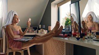 Angelina Strechina feet soles in front of the mirror (Russian actress)