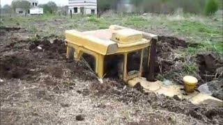 ТРАКТОРА ТОНУТ В ГРЯЗИ. HEAVY MACHINERY JAMMED IN MUD!