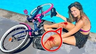 NINNA È CADUTA IN PISCINA CON LA BICICLETTA E SI È FATTA MALE!