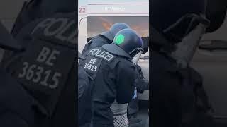 German police violently arrest pro-Palestinian protesters in Berlin