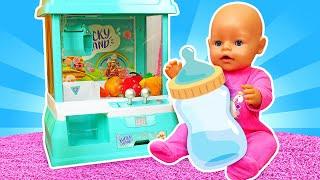 Baby Annabell doll & princesses play with a toy machine. Pretend to play princess with baby dolls.