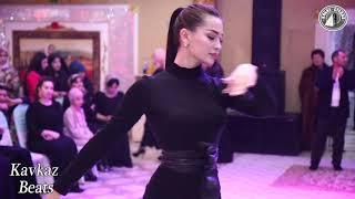 Чеченка Красиво Танцует под песню Аськи Халидовой 2020
