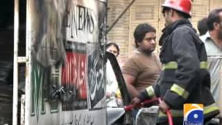 Van carrying Jang newspapers attacked in Lahore-Geo Reports-12 Sep 2014