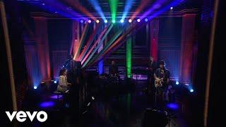 Norah Jones - Running (Live On The Tonight Show Starring Jimmy Fallon)