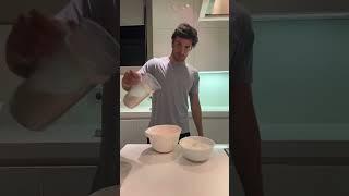 Carlos Sainz's Viral Pancake Tutorial 