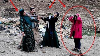 Mirza Ali's second wife attacks Pari to evict her from the mountain hut