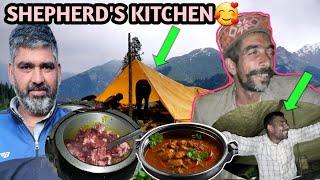 NOMADIC SHEPHERD'S COOKING MUTTON AND RICE IN VERY DANGEROUS JUNGLE. HIMALAYAN SHEPHERD LIFESTYLE