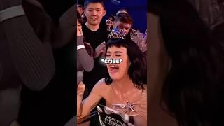 Katy Perry GIFTS a fan FREE TICKETS 🫶