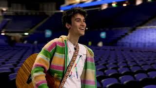 Jacob Collier & 9000 "Young Voices" sing Little Blue