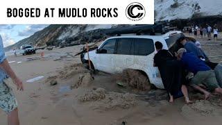 4WD stuck at Mudlo Rocks Rainbow Beach with the tide coming in