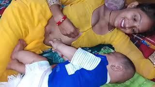 Indian mom baby breastfeeding vlog ll गांव में कैसे बच्चे को दूध पिलाती है llbreastfeeding 2023