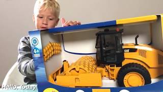 BRUDER Toys + Trucks for CHILDREN bruder 02450 CAT ROLLER-DOZER review Jack (4)