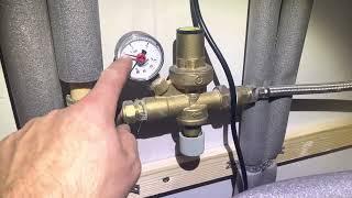 Topping up a heat pump heating pressure with an auto filling valve