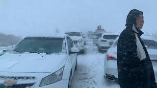 Streets frozen, China paralyzed! Hundreds of cars slipping due to snowstorm in Inner Mongolia