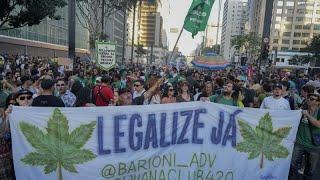 "Marcha da Maconha": Brasileiros saem à rua em São Paulo para pedir legalização da canábis