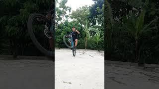 Belajar Wheelie !! dengan Sepeda MTB #shorts #mtb #wheelie #viral