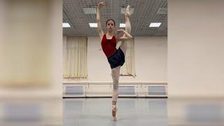 Maria Khoreva's impossible balance: Side Développé on pointes 🩰 #shorts #ballet