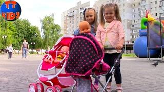 Walking with baby carriages and Baby Born dolls in the park Прогулка с колясками и куклами Беби Бон